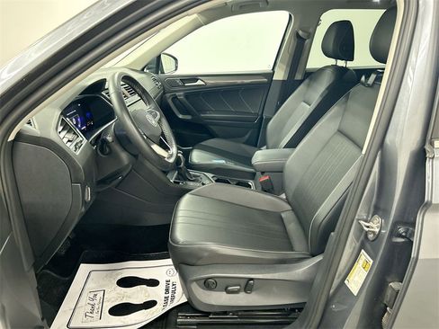 Used 2022 Volkswagen Tiguan SE image 9