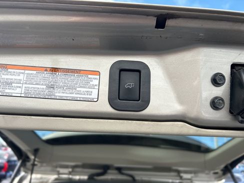 Used 2017 Toyota Sienna XLE image 16