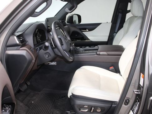 Used 2024 Lexus LX 600 4WD w/ Luxury Package image 18