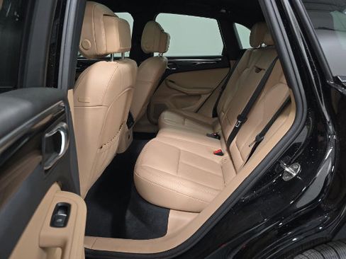 Used 2023 Porsche Macan AWD/4WD image 6