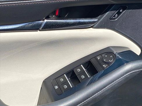 Used 2019 MAZDA MAZDA3 Sedan FWD image 11