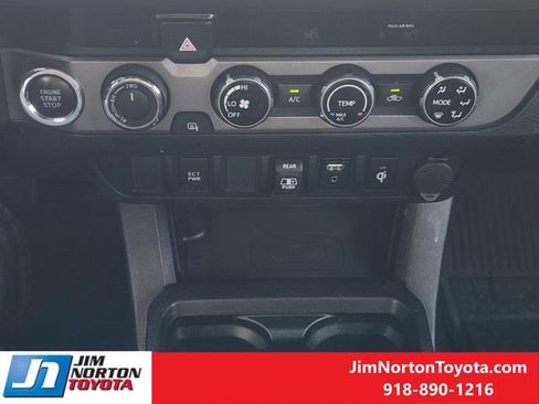 Used 2018 Toyota Tacoma TRD Sport image 21