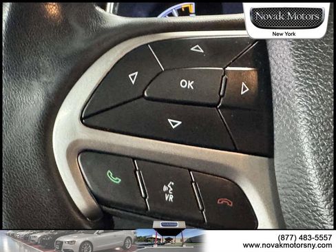 Used 2022 Jeep Grand Cherokee Laredo X AWD/4WD image 18