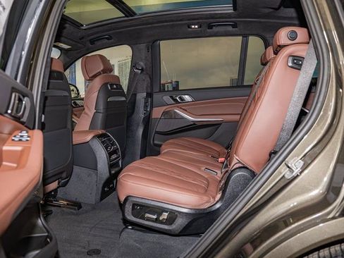 Used 2026 BMW X7 M60i image 22