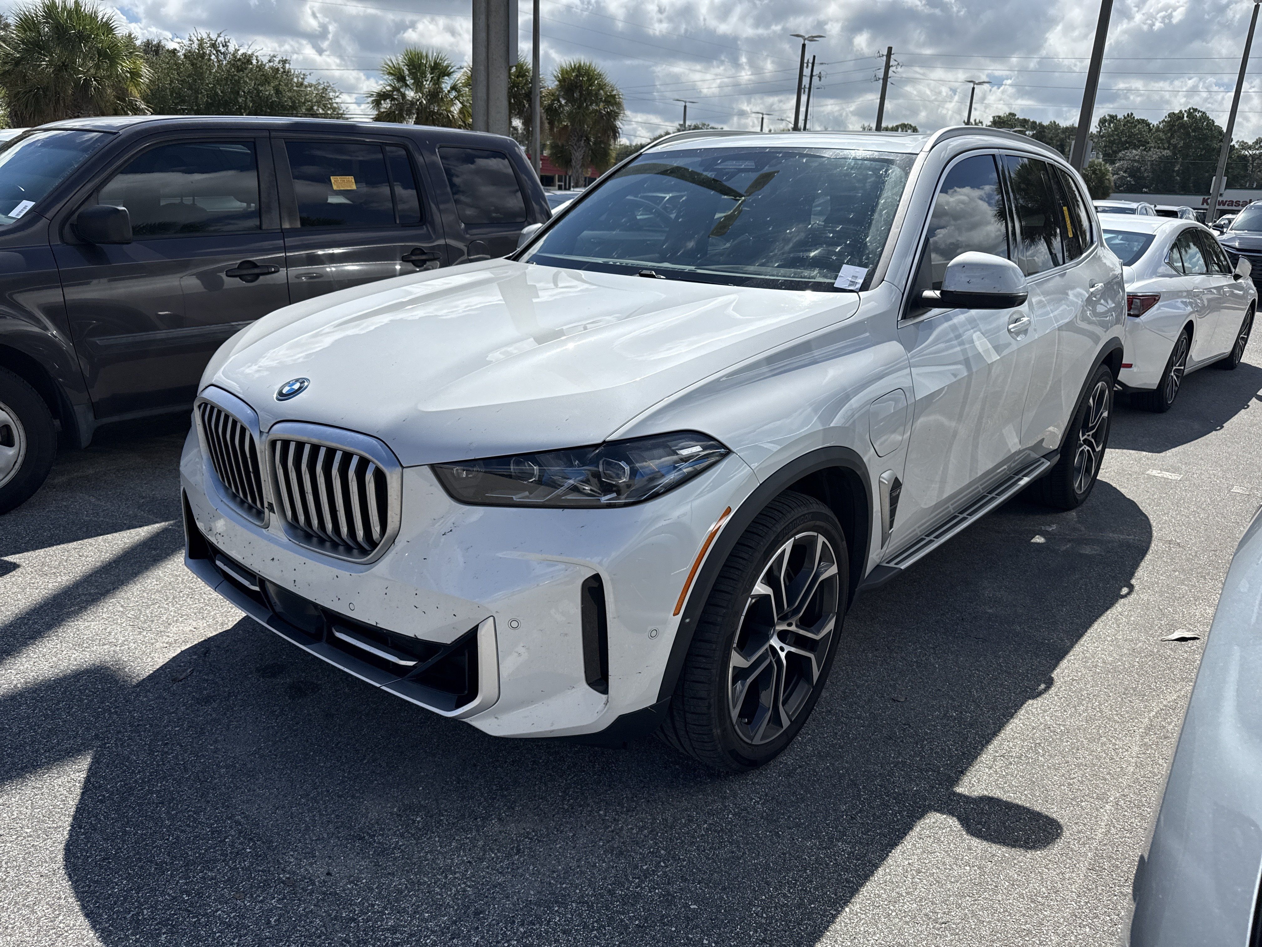 Used 2024 BMW X5 xDrive50e w/ Executive Package AWD/4WD image 2