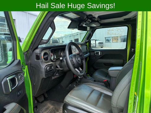 Used 2025 Jeep Gladiator Mojave AWD/4WD image 2