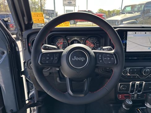 Used 2024 Jeep Wrangler Unlimited Rubicon w/ Technology Group image 27