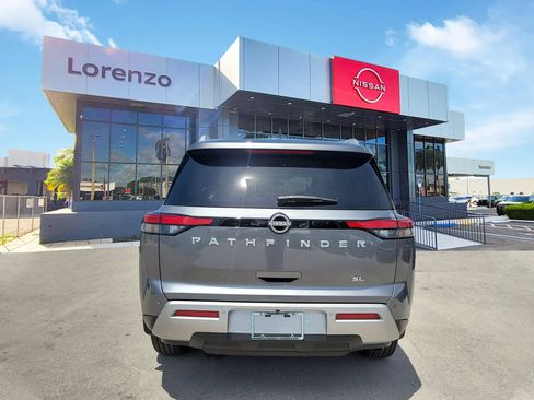 Used 2025 Nissan Pathfinder SL FWD image 6