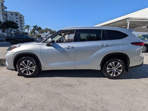 Used 2022 Toyota Highlander XLE image 4