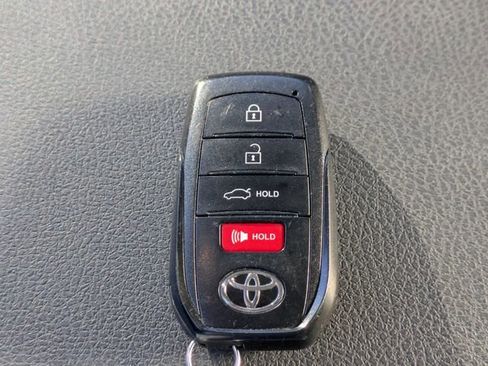 Used 2025 Toyota Camry LE image 28