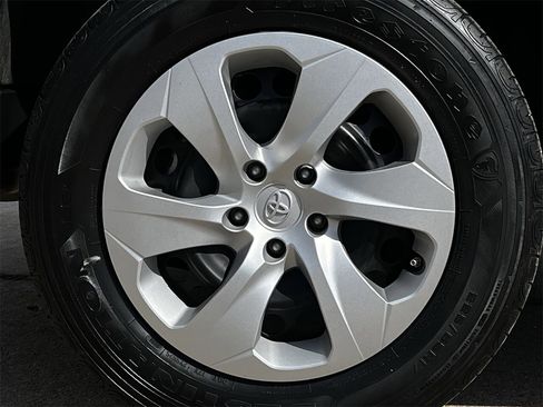 Used 2024 Toyota RAV4 LE image 29