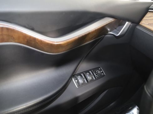 Used 2019 Tesla Model X 75D image 34