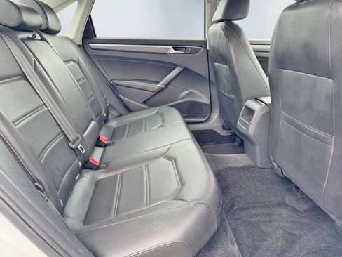 Used 2017 Volkswagen Passat 1.8T R-Line w/ R-Line Lighting Package image 21