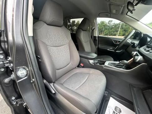 Used 2021 Toyota RAV4 XLE AWD/4WD image 28
