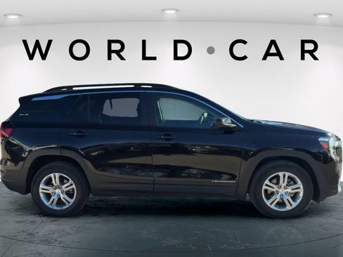 Used 2022 GMC Terrain SLE w/ Driver Convenience Package FWD image 2