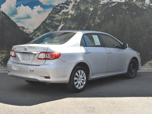 Used 2012 Toyota Corolla LE FWD image 3