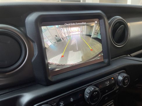 Used 2023 Jeep Wrangler Unlimited w/ Sun & Screen Package AWD/4WD image 35