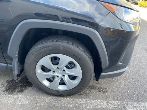 Used 2022 Toyota RAV4 LE image 19