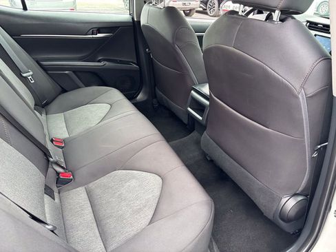Used 2018 Toyota Camry LE FWD image 38