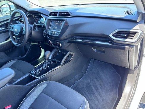 Used 2022 Chevrolet TrailBlazer LT w/ Confidence II Package FWD image 11