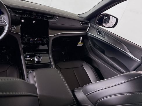 New 2025 Jeep Grand Cherokee L Limited w/ Trailer Tow Package image 17