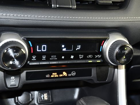 Used 2025 Toyota RAV4 LE AWD/4WD image 29