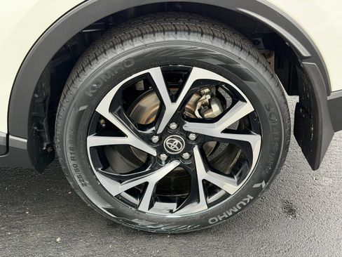 Used 2021 Toyota C-HR XLE image 28