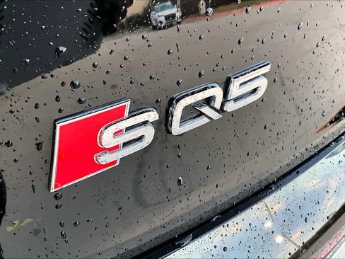 Used 2025 Audi SQ5 Prestige w/ Prestige Package image 32