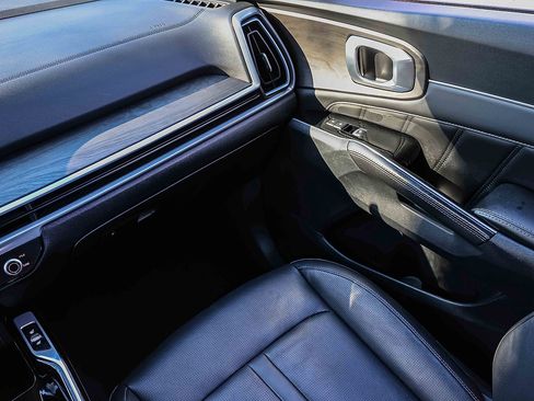 Certified 2024 Kia Sorento SX image 16