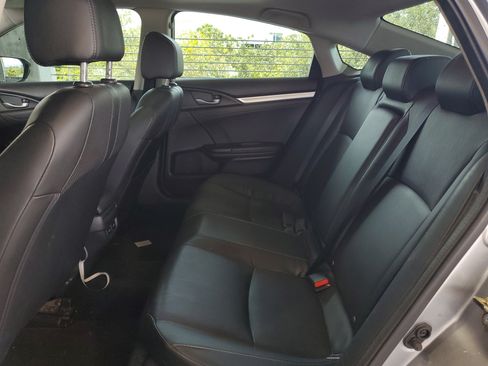 Used 2016 Honda Civic Touring image 8