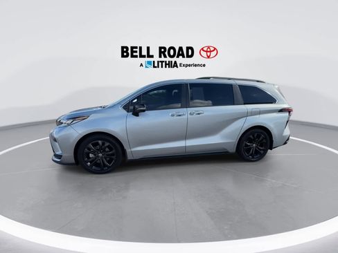 Certified 2023 Toyota Sienna XSE image 5