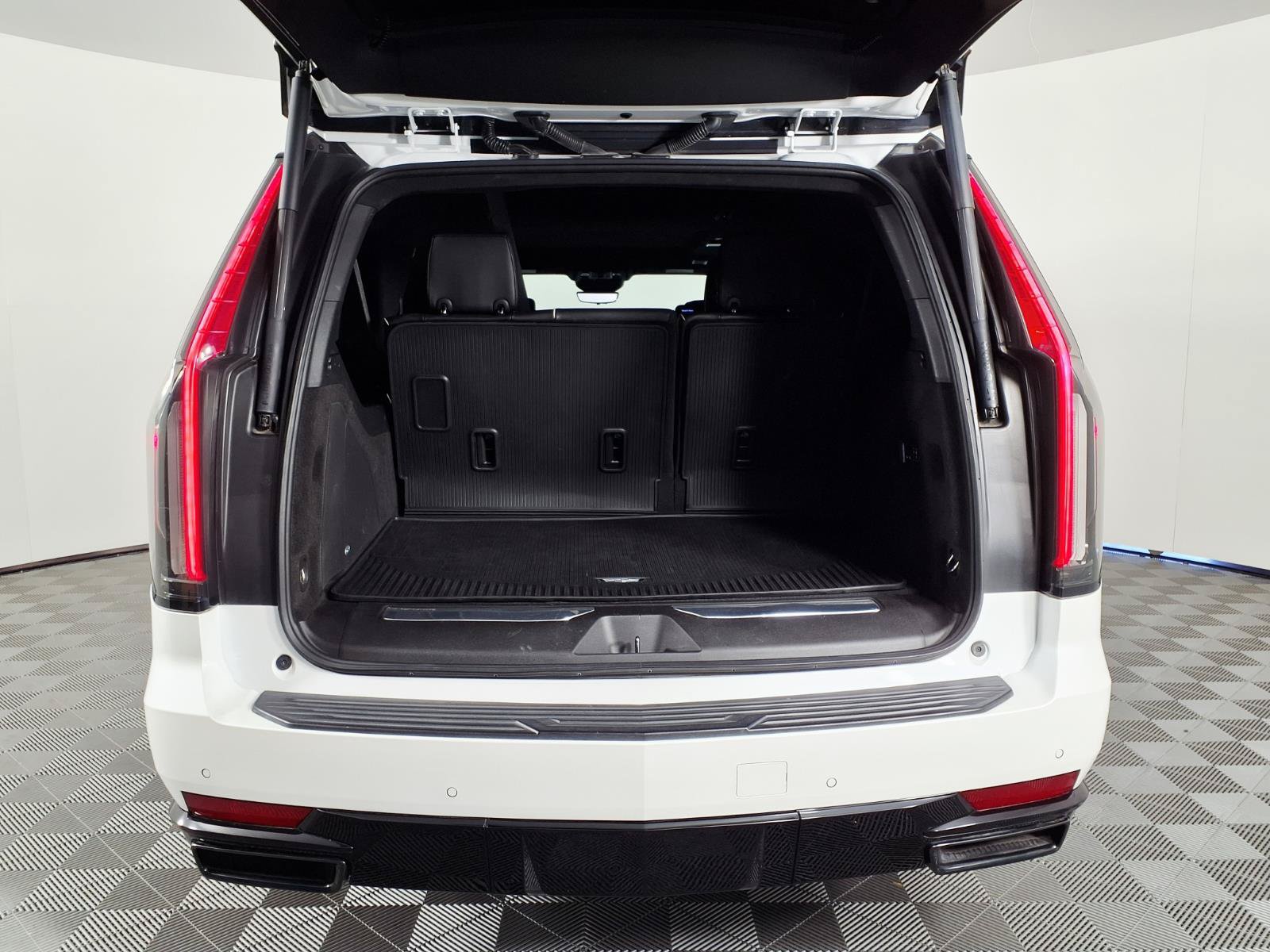 Certified 2023 Cadillac Escalade ESV Sport Platinum w/ LPO, ONYX Package AWD/4WD image 8