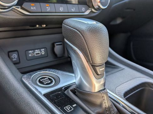 Used 2025 Nissan Sentra SV FWD image 17
