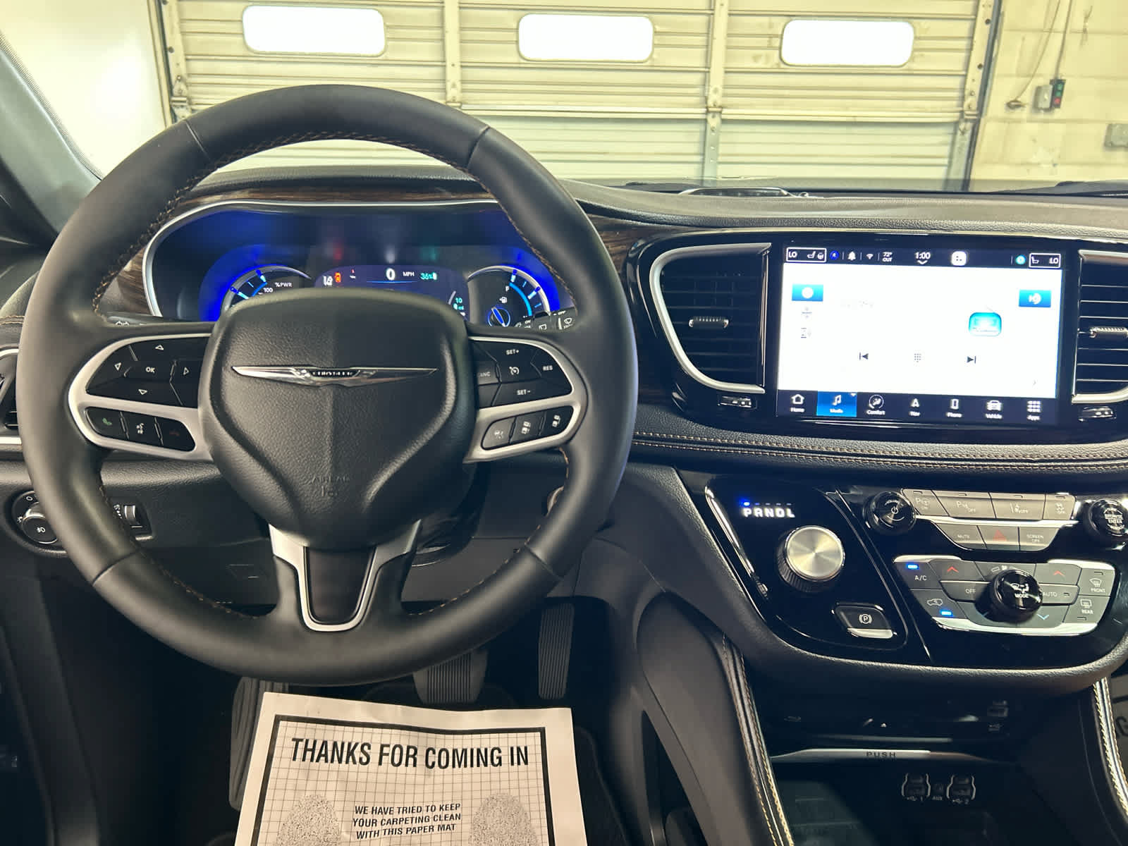 Used 2023 Chrysler Pacifica Pinnacle FWD image 5