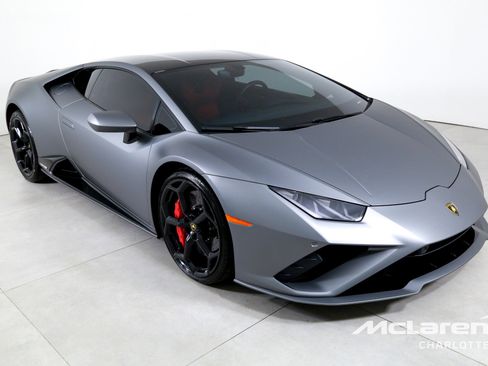 Used 2023 Lamborghini Huracan EVO image 3