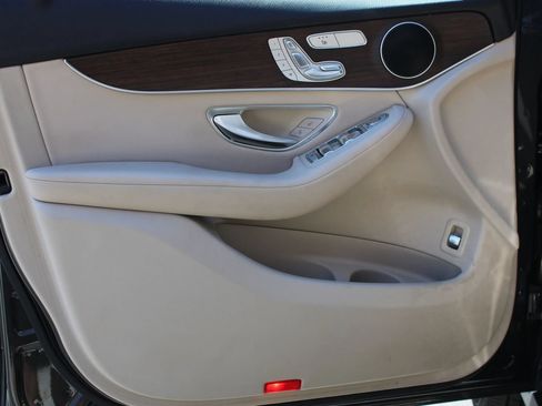 Used 2020 Mercedes-Benz GLC 300 image 10