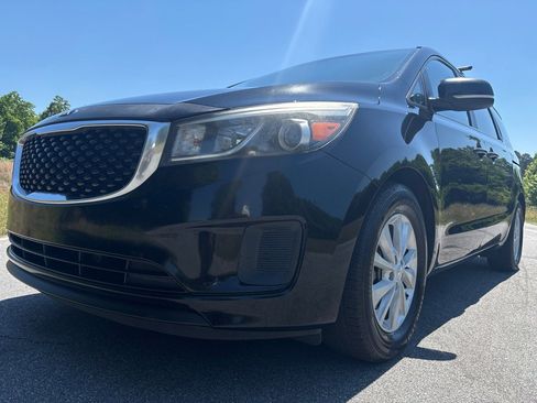 Used 2016 Kia Sedona LX w/ Option Group 020 FWD image 8