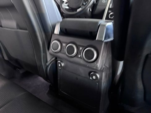 Used 2019 Land Rover Discovery HSE image 18