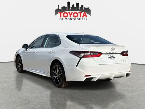 Used 2024 Toyota Camry SE image 5