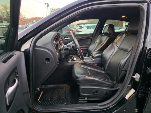 Used 2020 Dodge Charger SXT w/ Leather Interior Group image 9