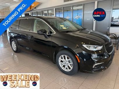 Used 2023 Chrysler Pacifica Touring-L