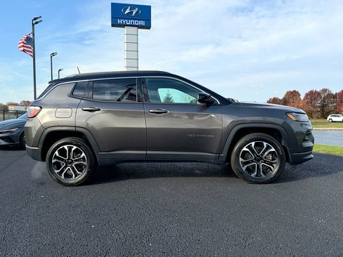 Used 2024 Jeep Compass Limited image 3