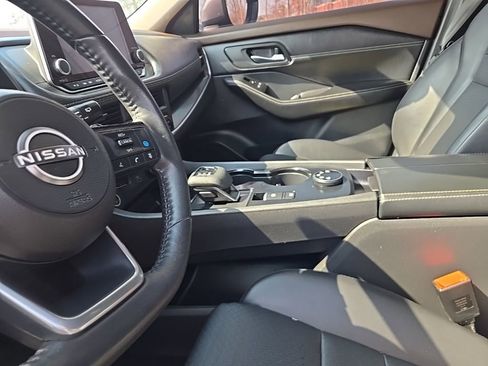 Used 2023 Nissan Rogue SV w/ SV Premium B Package image 19