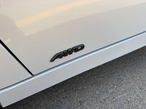 Used 2024 Toyota Prius XLE AWD/4WD image 3