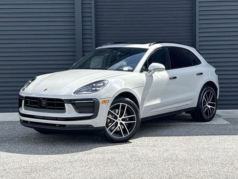 Certified 2025 Porsche Macan image 1