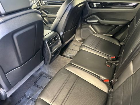 Certified 2023 Porsche Cayenne AWD/4WD image 14