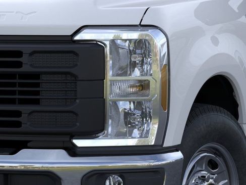 New 2026 Ford F250 XL w/ XL Chrome Package RWD image 18
