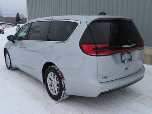 New 2026 Chrysler Pacifica Select image 8