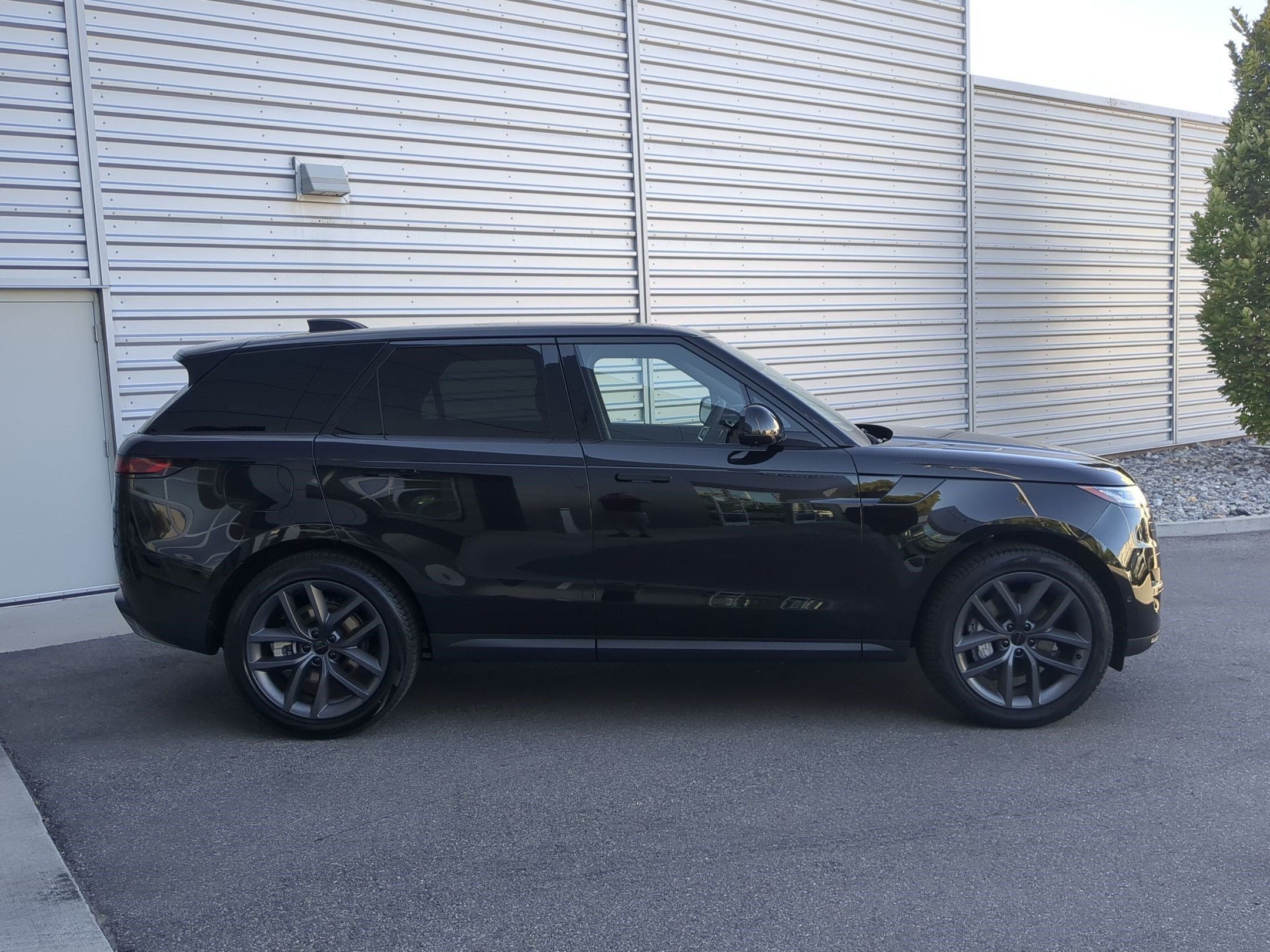 New 2027 Land Rover Range Rover Sport SE AWD/4WD image 4
