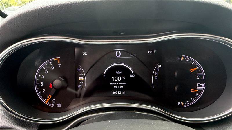 Used 2020 Jeep Grand Cherokee Laredo AWD/4WD image 31